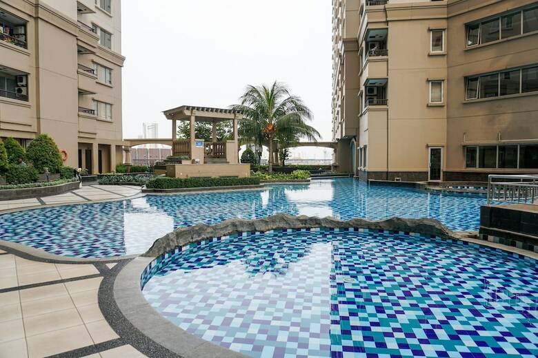 Comfy And Good Location 2br Mediterania Marina Apartment