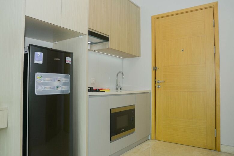 Comfortable Studio Room At Capitol Suites Apartment