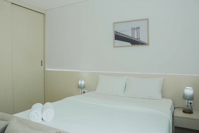 Comfortable Studio Room At Capitol Suites Apartment