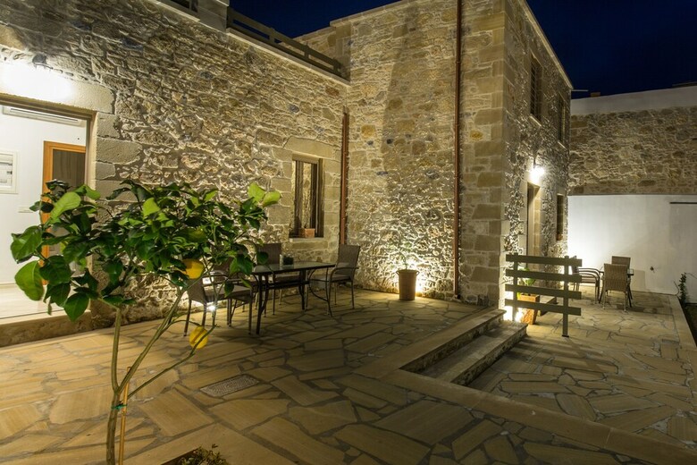Aparthotel Agarathos Homes