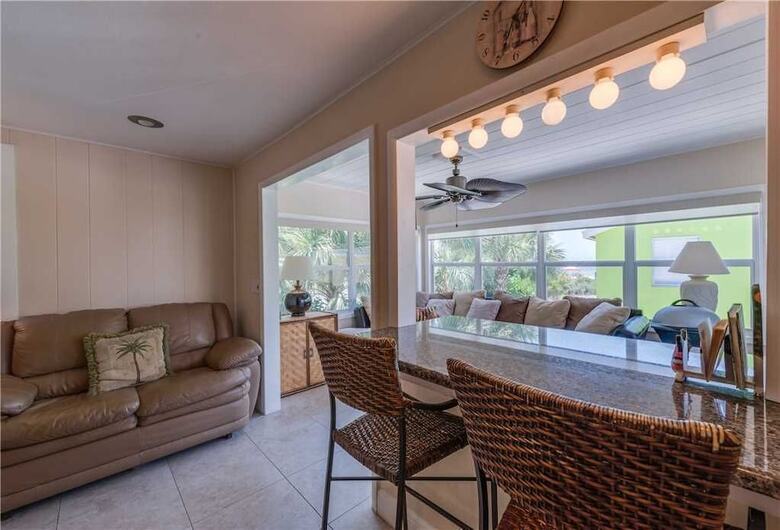 Gulf Beauty, 2 Bedrooms, Gulf Side Cottage, Sleeps 4