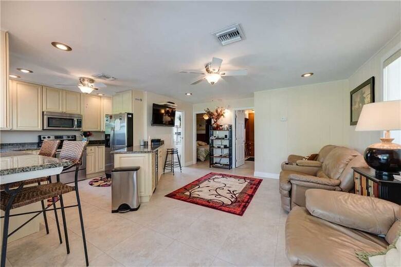 Gulf Beauty, 2 Bedrooms, Gulf Side Cottage, Sleeps 4