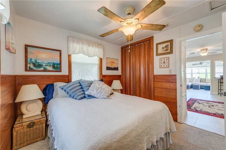Gulf Beauty, 2 Bedrooms, Gulf Side Cottage, Sleeps 4