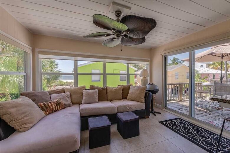 Gulf Beauty, 2 Bedrooms, Gulf Side Cottage, Sleeps 4
