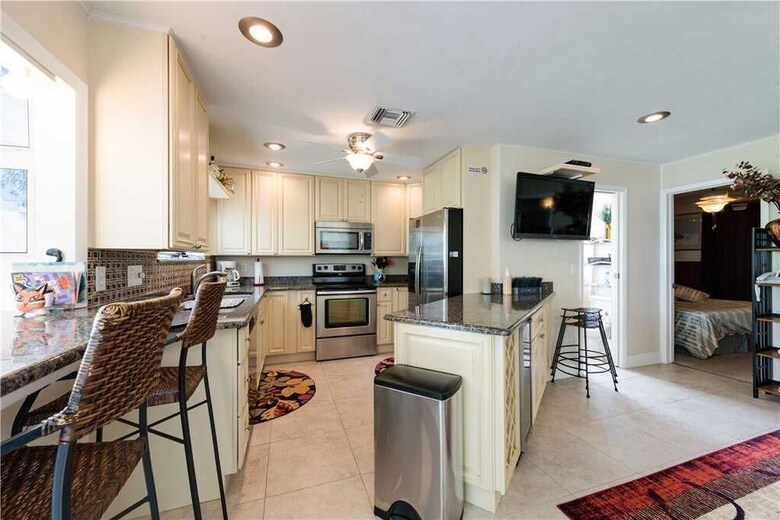 Gulf Beauty, 2 Bedrooms, Gulf Side Cottage, Sleeps 4