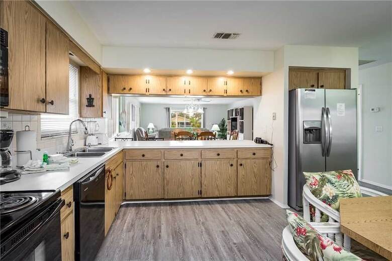 Primo Pool Home Upper, 2 Bedrooms, Pool, Wifi, Sleeps 6