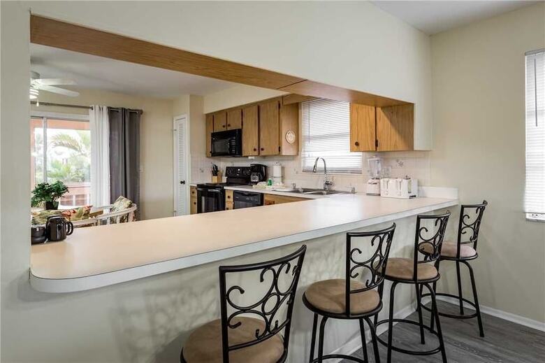 Primo Pool Home Upper, 2 Bedrooms, Pool, Wifi, Sleeps 6