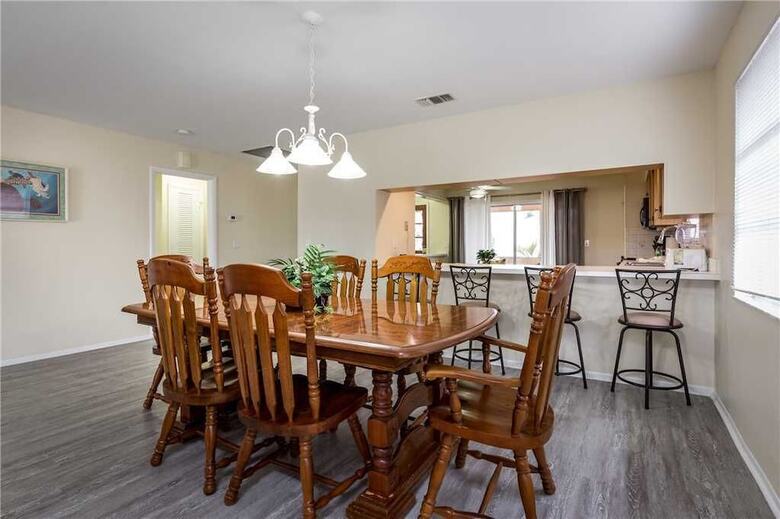 Primo Pool Home Upper, 2 Bedrooms, Pool, Wifi, Sleeps 6