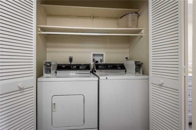 Primo Pool Home Upper, 2 Bedrooms, Pool, Wifi, Sleeps 6