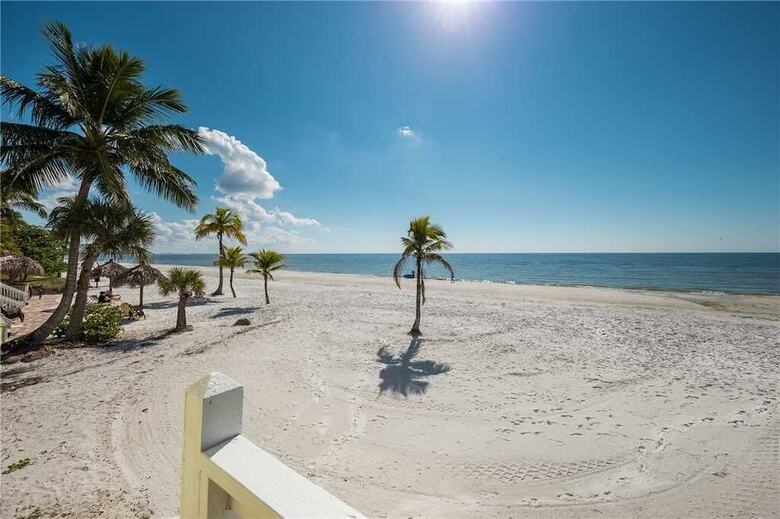 Gulf Pearl, 2 Bedrooms, Beach Front, Gas Grill, Sleeps 7