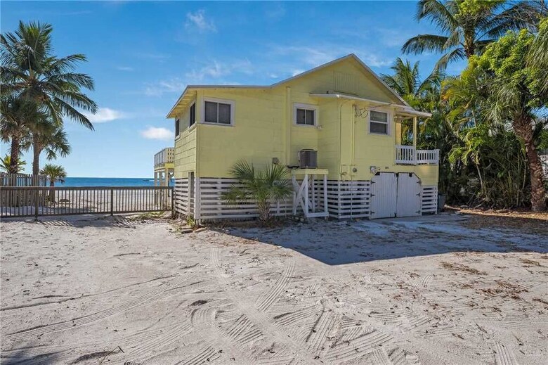 Gulf Pearl, 2 Bedrooms, Beach Front, Gas Grill, Sleeps 7