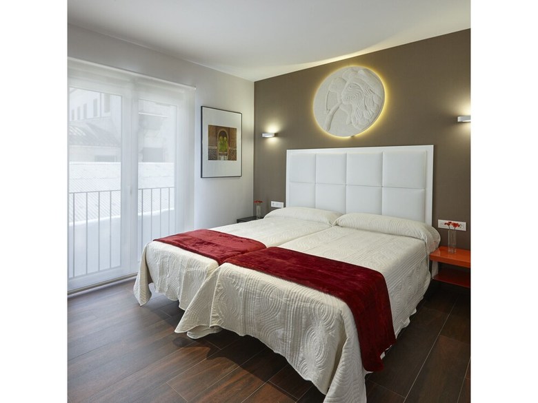 Apartamentos Caballerizas Granada 3000
