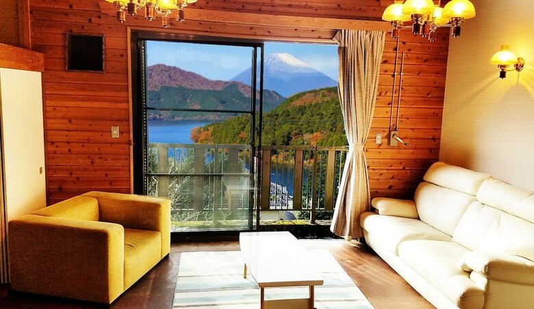 Hakone Lake View