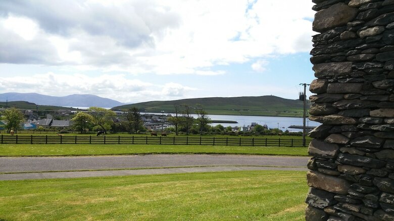 Apartamento Dingle Courtyard Cottages 3 Bed Sleeps 6