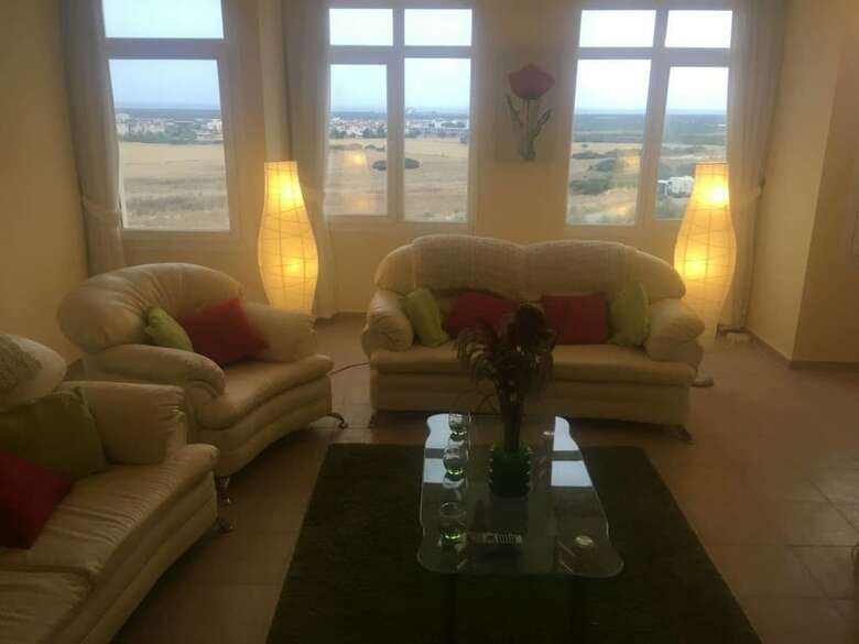 Villa Superb Penthouse Sleeps 8 ,6 Beds