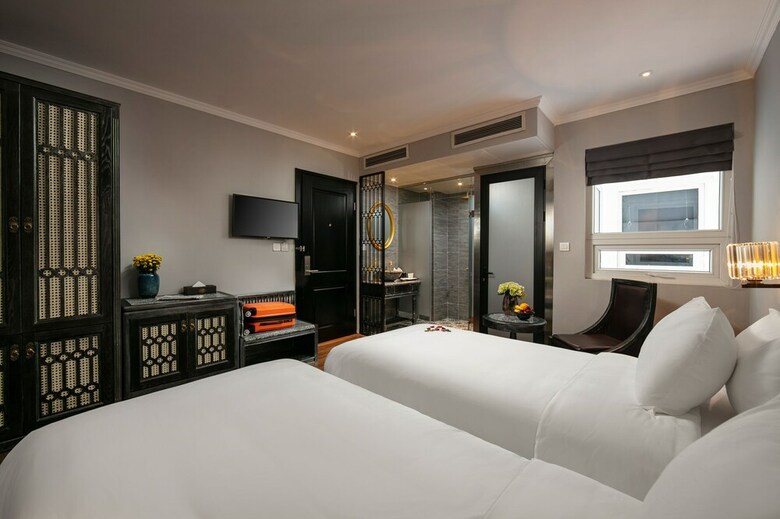 Shining Riverside Hotel And Spa