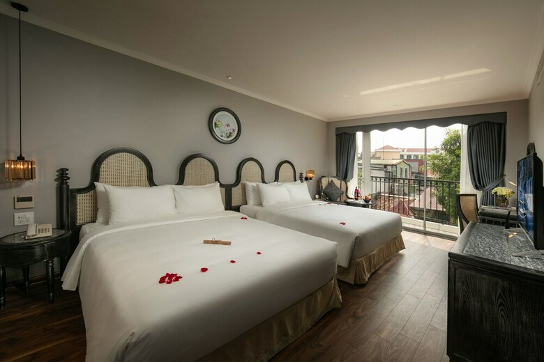Shining Riverside Hotel And Spa