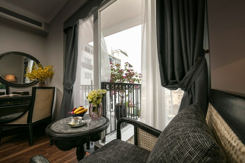 Shining Riverside Hotel And Spa