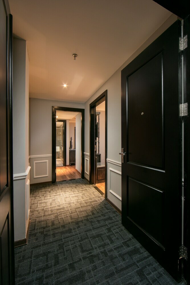 Shining Riverside Hotel And Spa