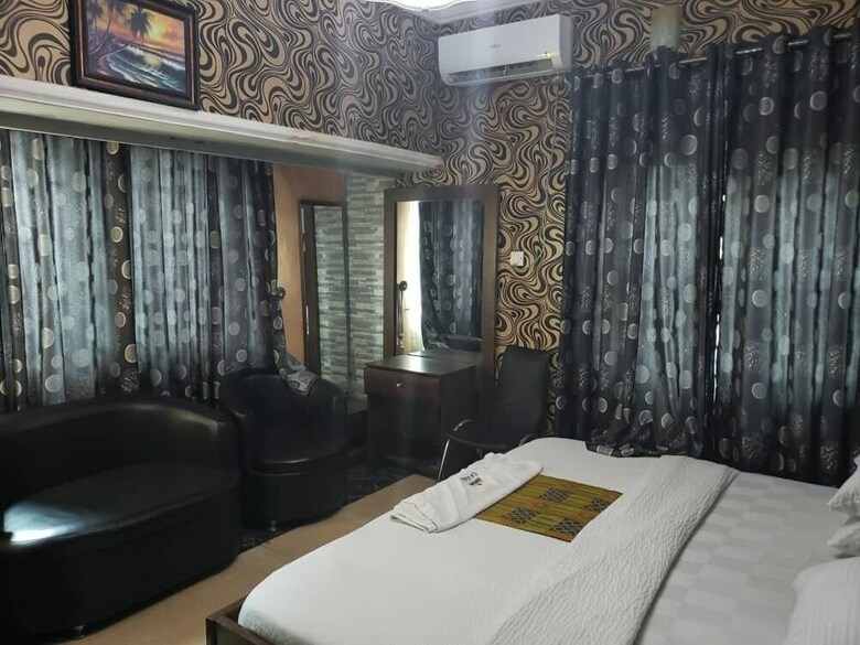 Hotel Tega Suites