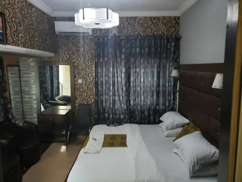 Hotel Tega Suites