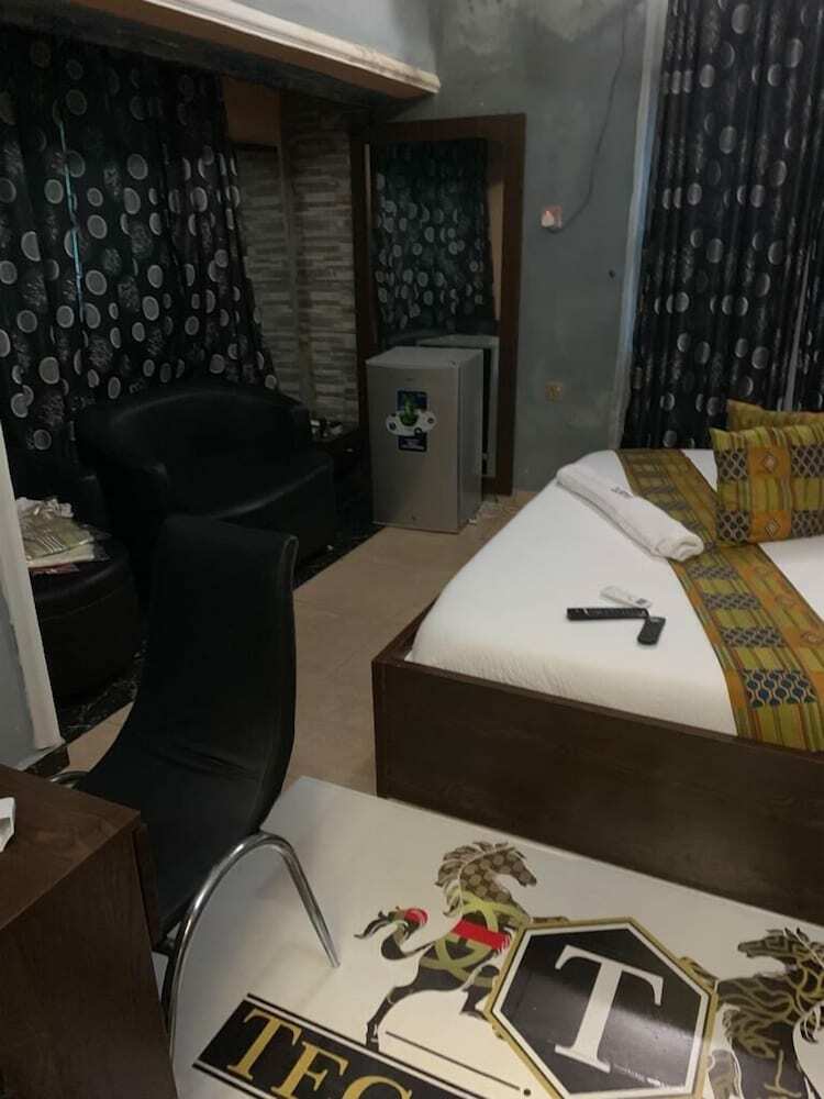 Hotel Tega Suites