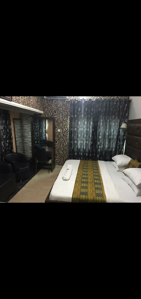 Hotel Tega Suites