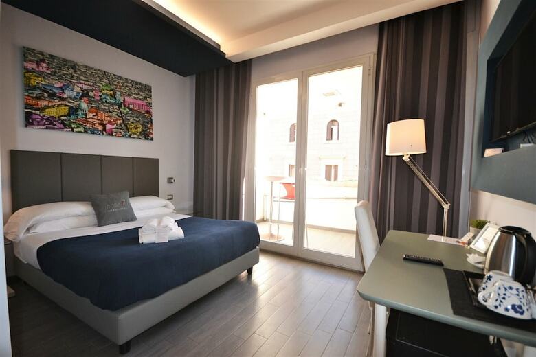 B&B Home 77