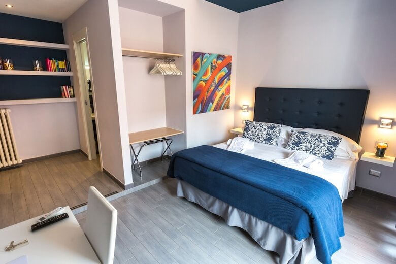 B&B Home 77