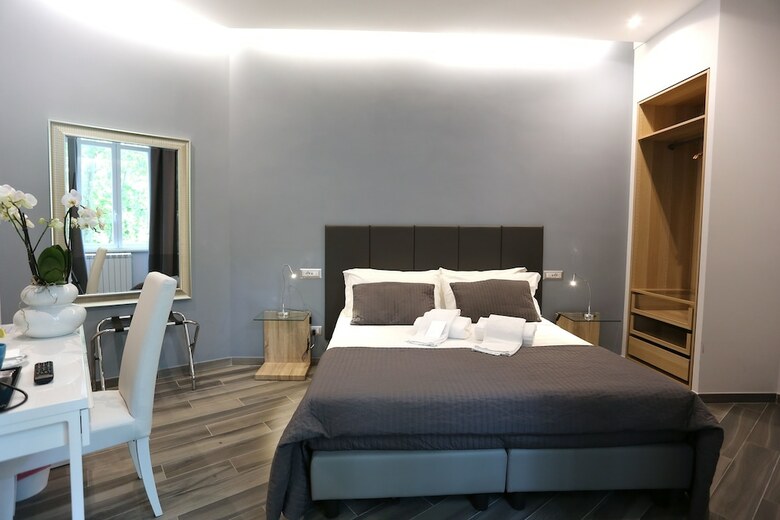 B&B Home 77