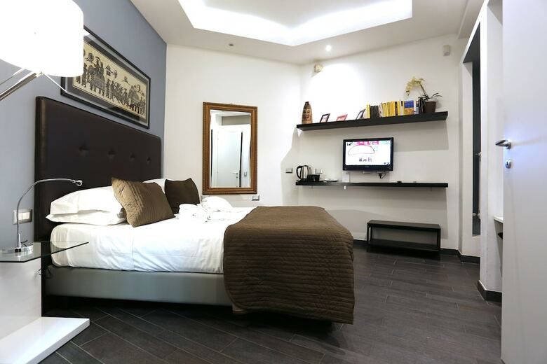 B&B Home 77