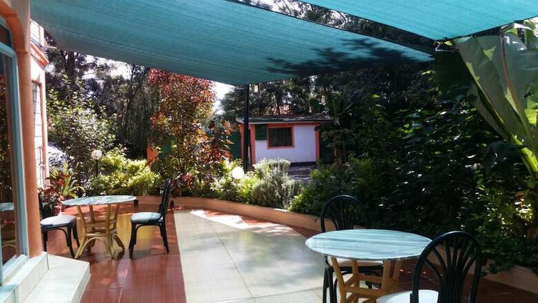 Bed & Breakfast Yaris Guest House