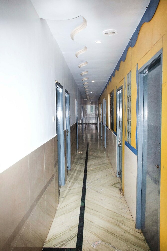 Hotel Saravanaa Boarding And Lodging