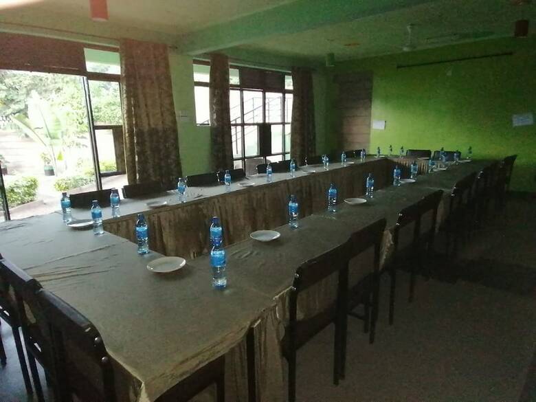 Acacia Shade Hotel