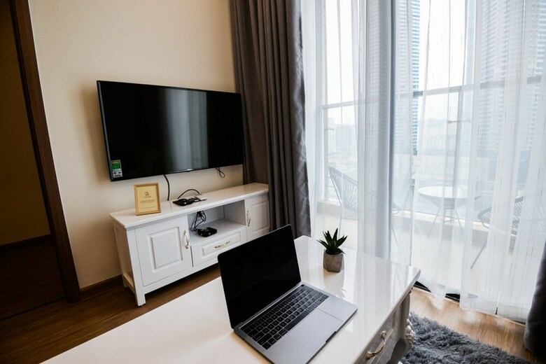 Homefromhome Metropolis Apartments