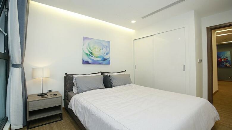 Homefromhome Metropolis Apartments