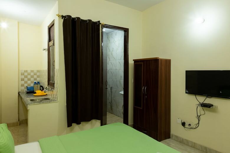 Hotel Eat Sleep Wander Studio Apartments