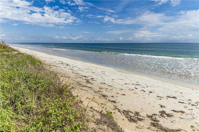 Island Retreat Lower A, Beach Front, 2 Bedrooms, Sleeps 6