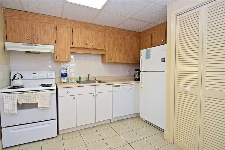 Primo Pool Home Lower, 2 Bedrooms, Pool, Sleeps 6