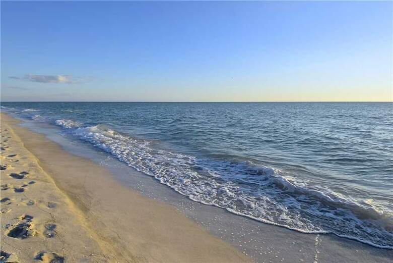 Primo Pool Home Lower, 2 Bedrooms, Pool, Sleeps 6