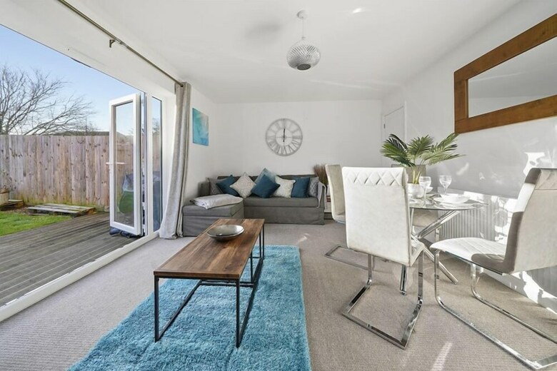 Spacious Canterbury Townhouse