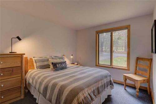 Circle 4 Cabin 2 By Village Properties At Sunriver
