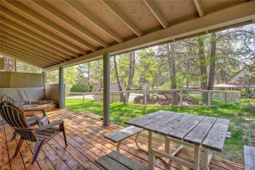 Circle 4 Cabin 2 By Village Properties At Sunriver