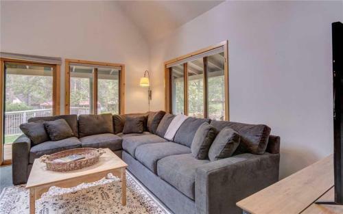 Circle 4 Cabin 2 By Village Properties At Sunriver