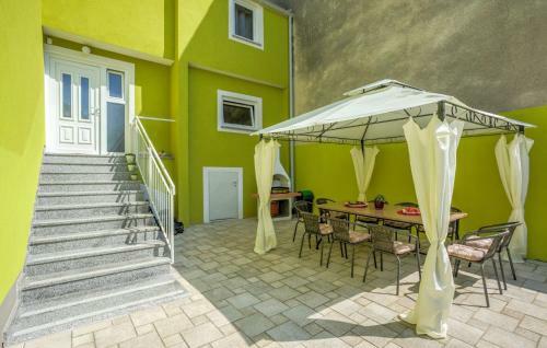Villa Green House