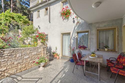 Apartments Ljiljana