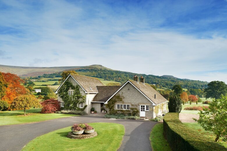 Cabana 7 Bed Lodge With Mountain Views, Glanusk Estate