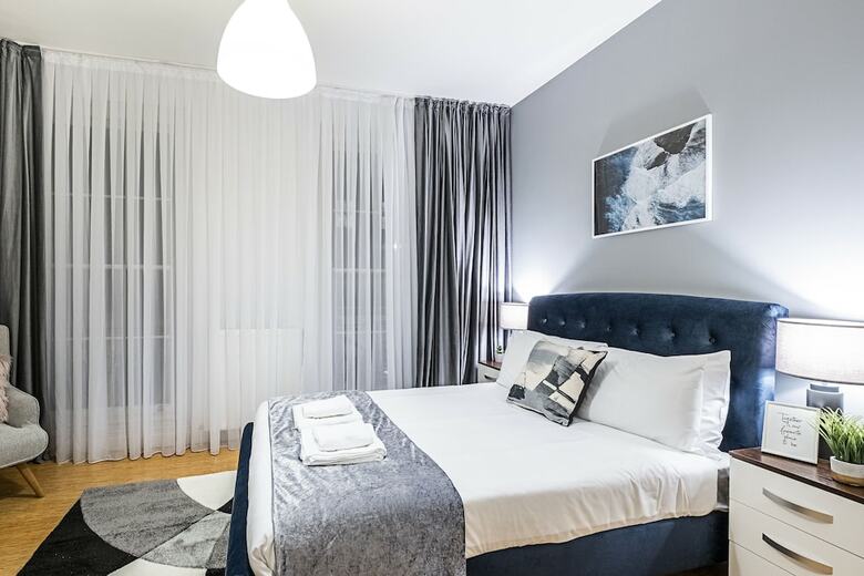 Penryn Apartment By Flexystays