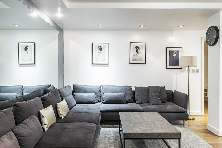 Martin Lane Apartment By Flexystays