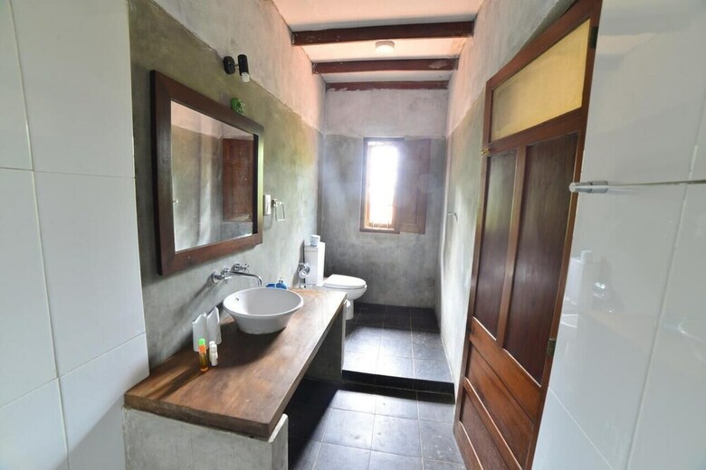 Hotel Saachi Resort